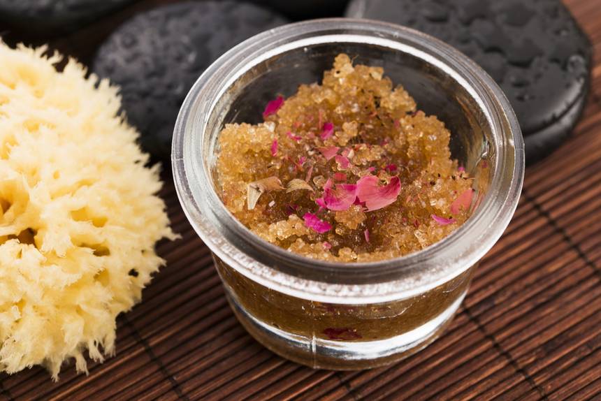اسکراب شکر و روغن زیتون