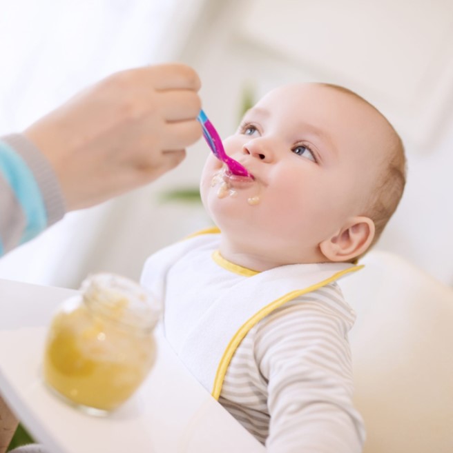 غذای کمکی نوزاد ۴ ماهه غذای کمکی نوزاد ۴ ماهه